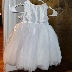 Adorable flower girl dress. Color white, size 3T. Never worn tags still on